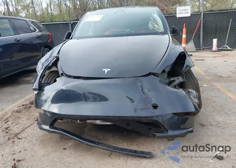 2025 Tesla Model Y Long Range Dual Motor All-Wheel Drive z USA, uszkodzony, nr VIN 7SAYGDEE7SF287094